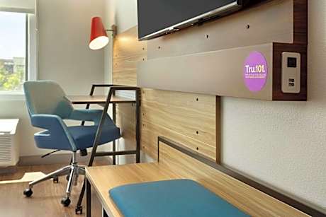 Queen Room with Two Queen Beds - Hearing Access