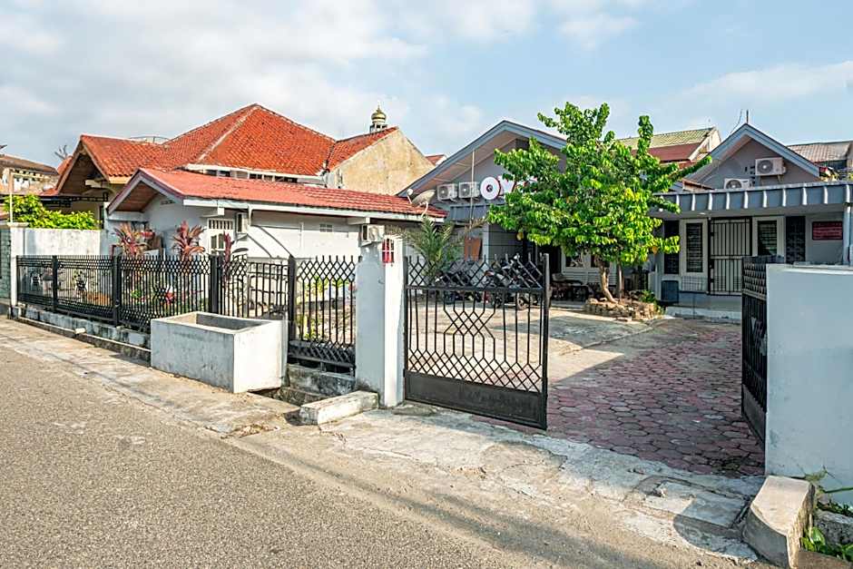 SUPER OYO Gandaria Guest House Near Masjid Raya Sumatera Barat