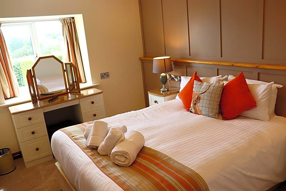 Lion Hotel & Studio Apartments