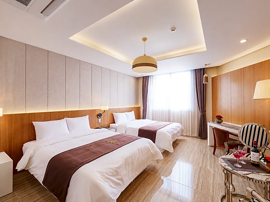 Aura Business Hotel
