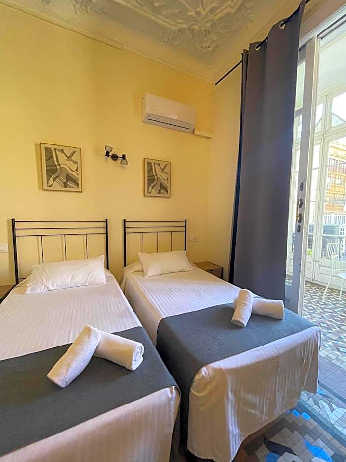 Hostal Balmes Centro