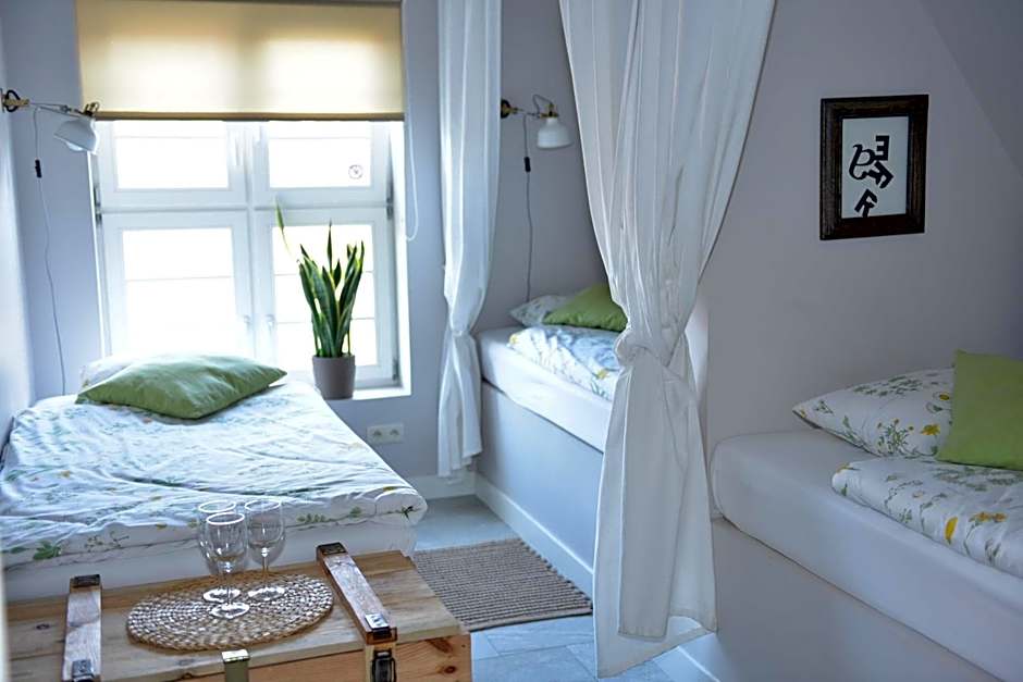 Five Point Hostel & Apartments