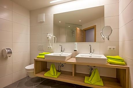 Two-Bedroom Apartment with Balcony (Zillertal Deluxe)