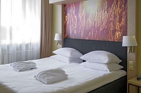 Junior Deluxe Room with Balcony and Spa Access