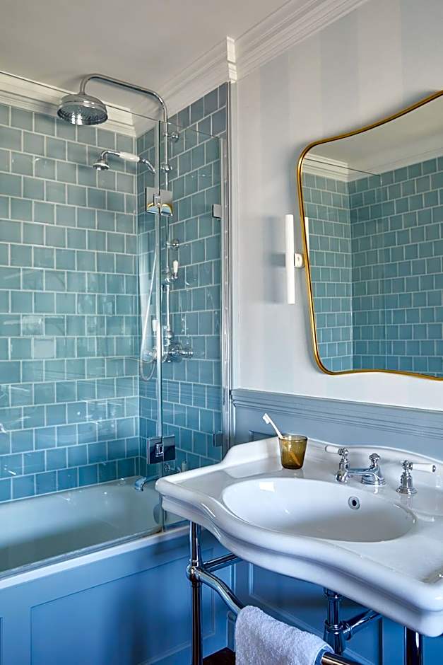 Moonfleet Manor - A Luxury Family Hotel