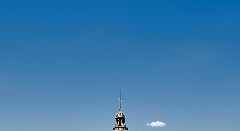 Prince De Conti Hotel