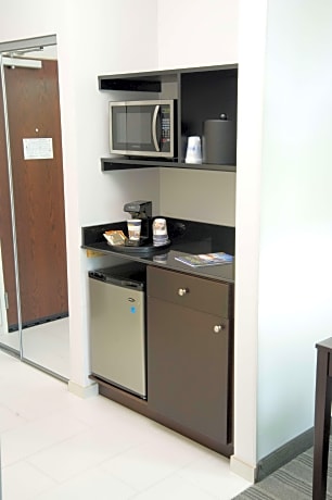 Accessible - 1 King, Mobility Accessible, Roll In Shower, Non-Smoking, Full Breakfast