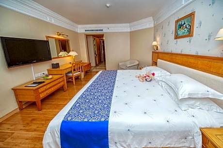 Deluxe Queen Room