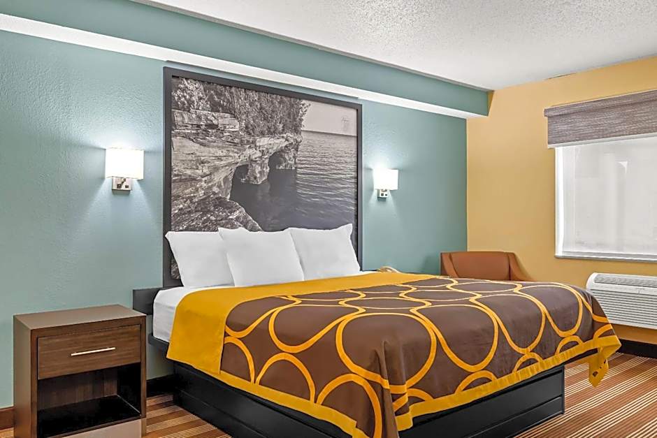 Super 8 by Wyndham Osseo WI