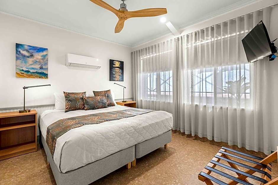 Moonlight Bay Suites