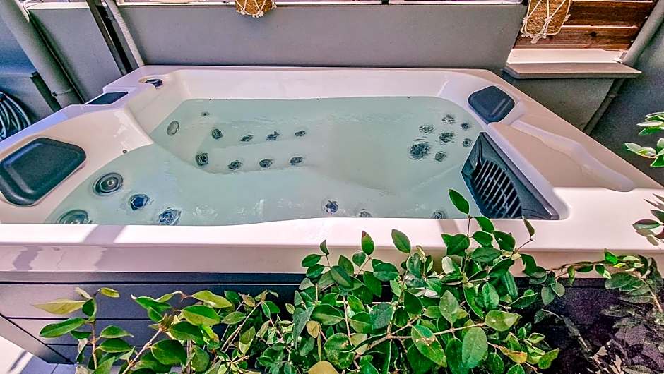 ATHENIAN MONTAZA HOTEL