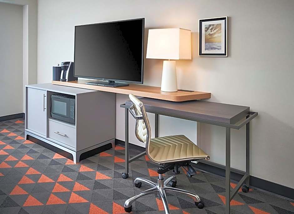 Holiday Inn & Suites Oakville at Bronte By IHG