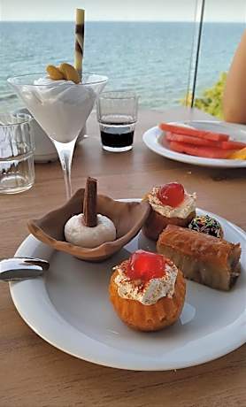 Golden Coast Beachfront Resort