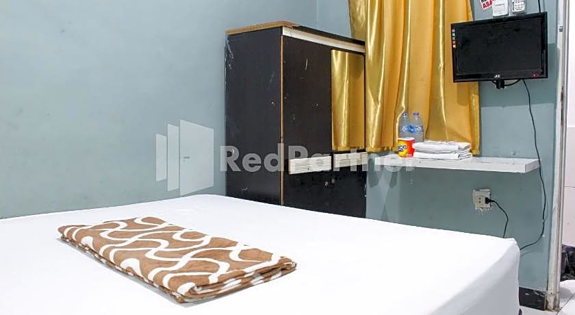 Snow White Residence near Grogol Mitra RedDoorz