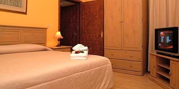 Le Royal Express Salmiya Hotel