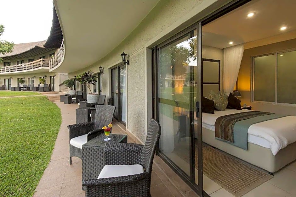 Azambezi River Lodge