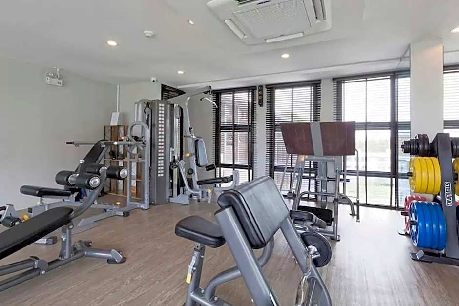 6th Avenue Surin Beach