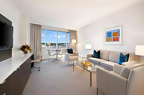 Junior Suite Club Level