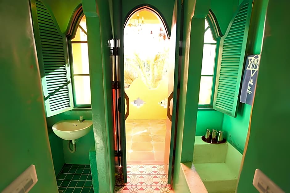 A Fei Surf Inn III