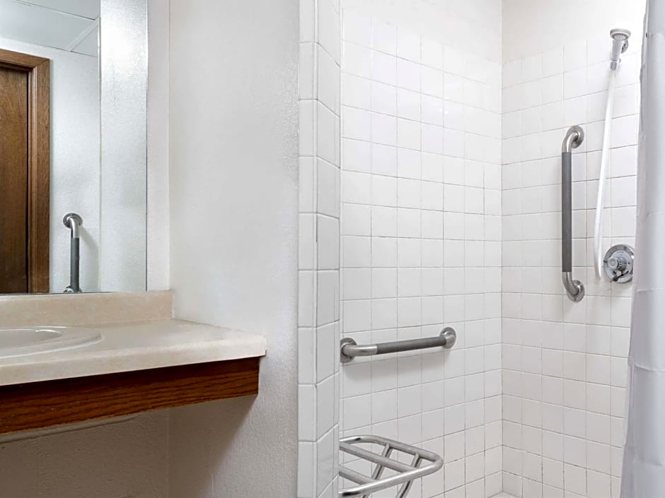 Days Inn by Wyndham St Cloud
