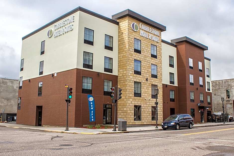 Cobblestone Hotel & Suites - Chippewa Falls