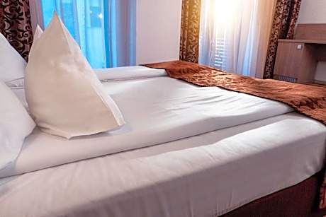 Double or Twin Room with View and Pool Access