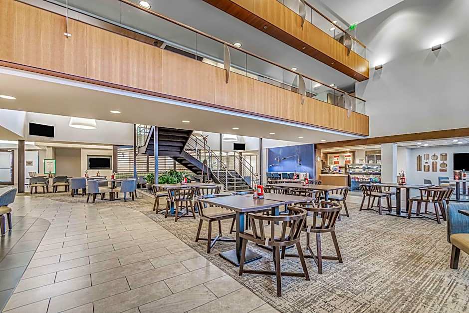 Embassy Suites By Hilton Detroit Metro Airport