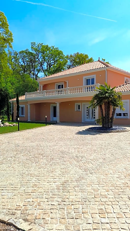 VILLA DES CHENES-Adult only