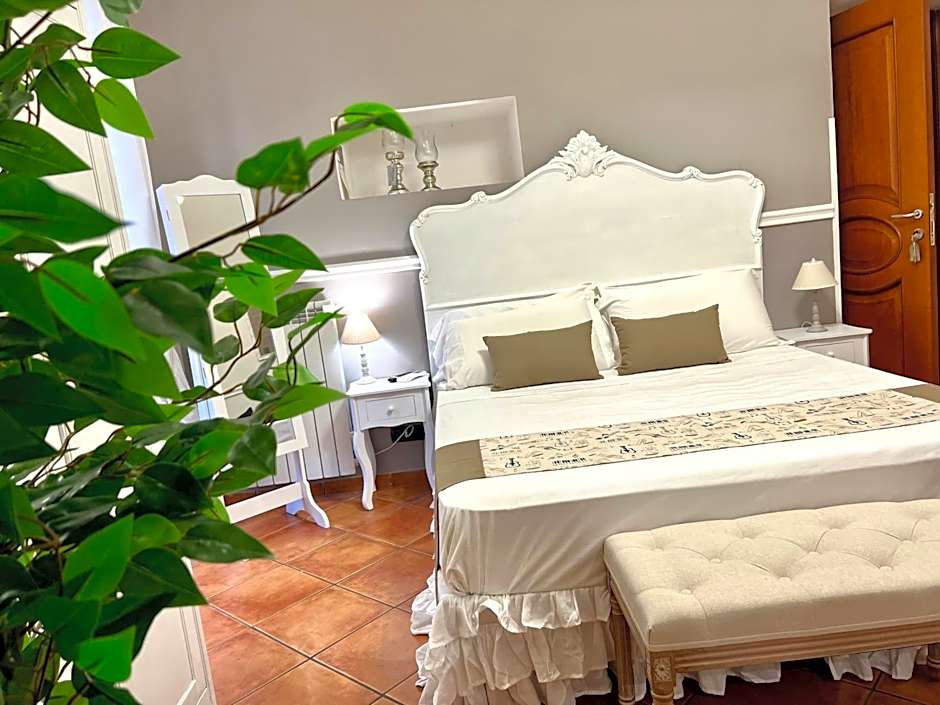 MILUAR - centro storico - lungo la via della Musica