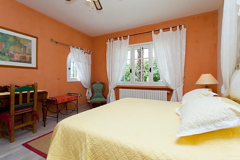 Mas Du Roc Bed & Breakfast