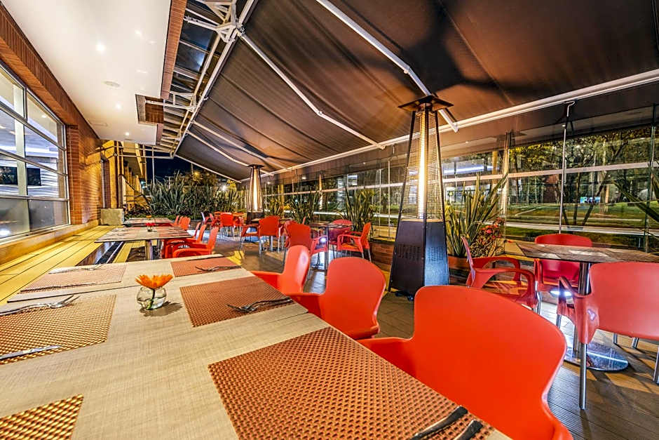 Hotel Plaza Suites