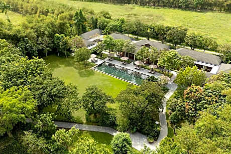 Five-Bedroom Villa with River View/Private Pool/Terrace