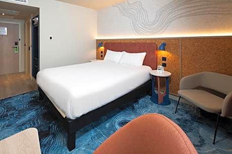 Standard Double Room with King Bed