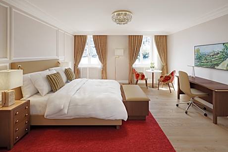 Design Deluxe Lake View