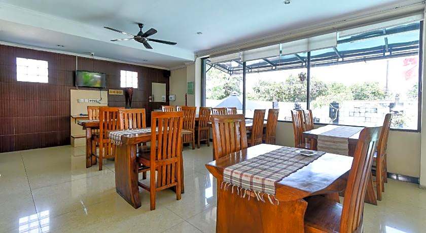 RedDoorz Plus near Mall Bali Galeria 2