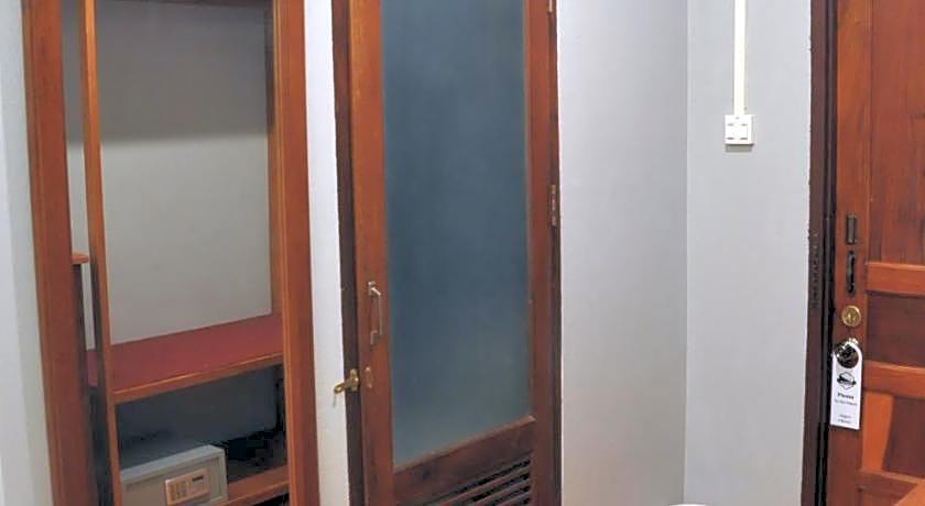 Pilgrims Kitchen & Inn