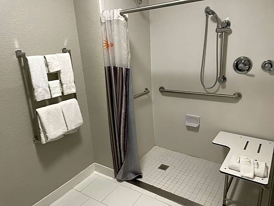 Days Inn by Wyndham Pleasant Prairie Kenosha