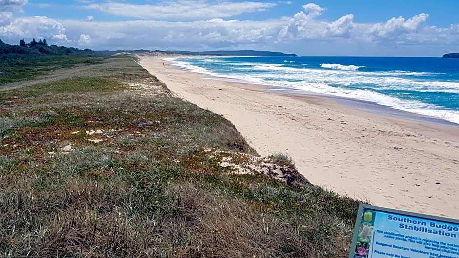 Hibiscus Lakeside Motel
