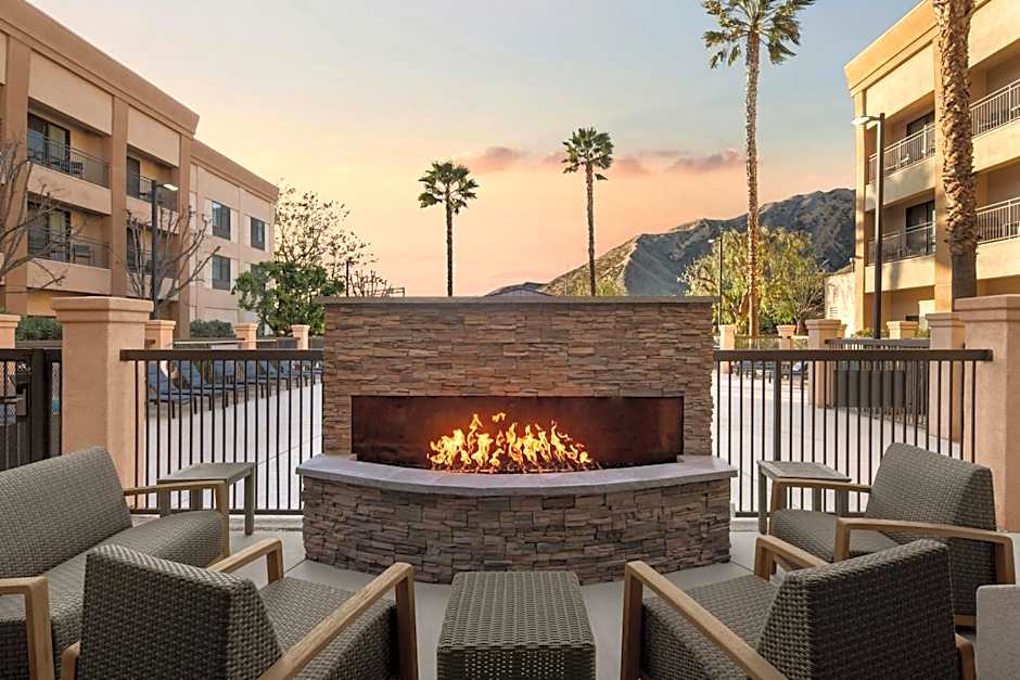 Courtyard by Marriott Santa Clarita Valencia