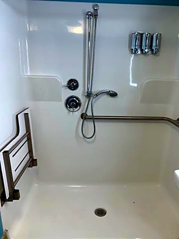 Airport Waterfront Inn