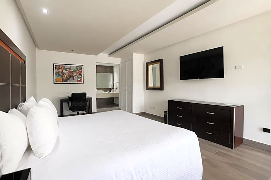 Quinta Dorada Hotel & Suites