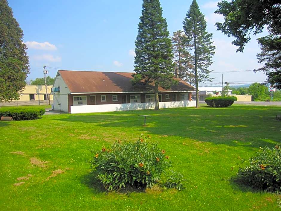 Pinecrest Motel