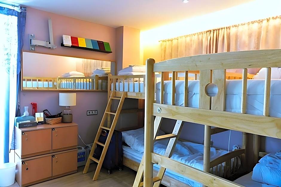 Andong Poonggyung Hostel N Library