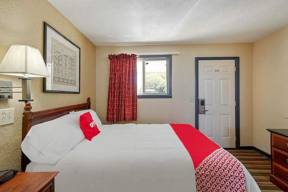 OYO Hotel Luling TX Downtown I-10/US-90