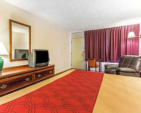 1 King Bed, Nonsmoking