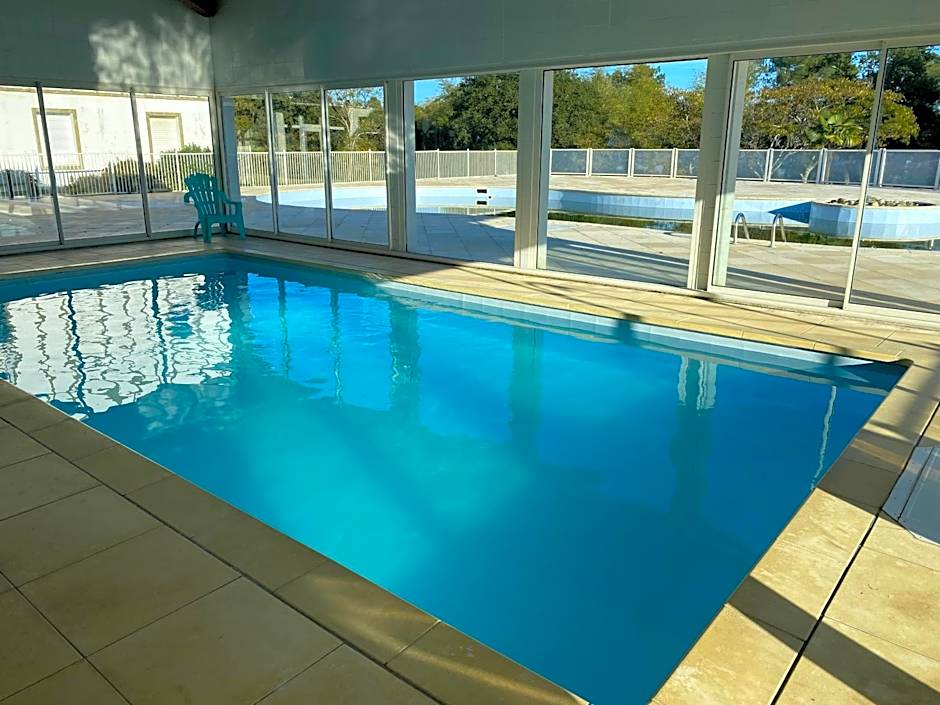 Maisonnette dans village vacances canapé convertible , chambre 1 lit et mezzanine ,draps en plus