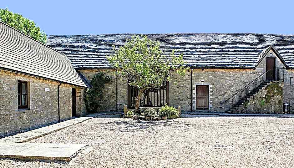 Kingston Country Courtyard