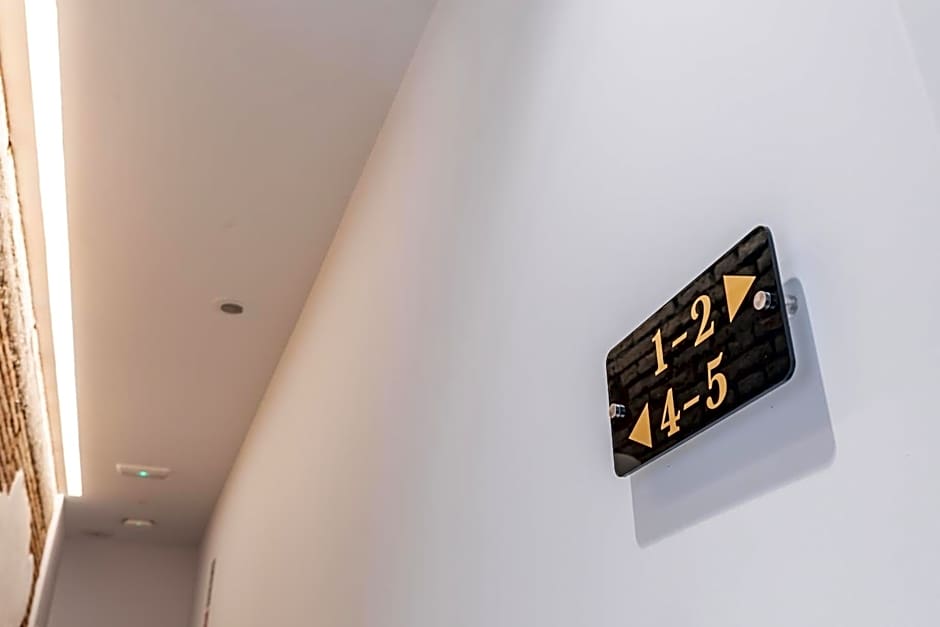 Chic & Comfortable Apartment, Private Terrace