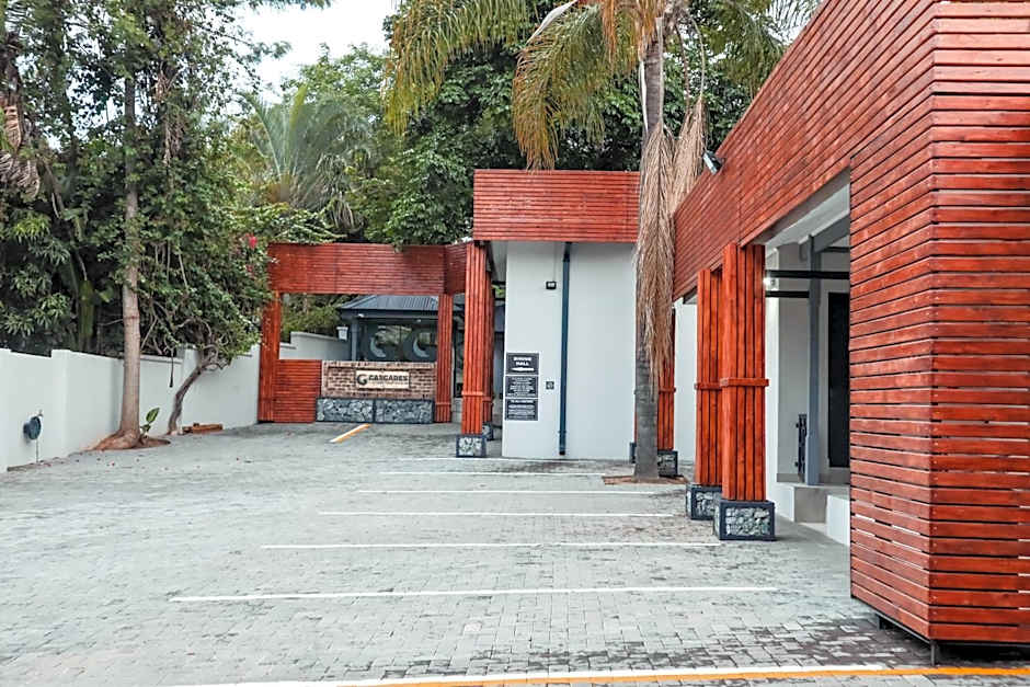 Cascades Guest Lodge