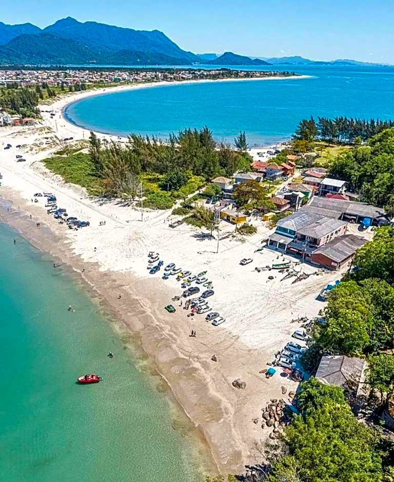 Ampla Casa com Piscina Ponta do Papagaio - PLH005